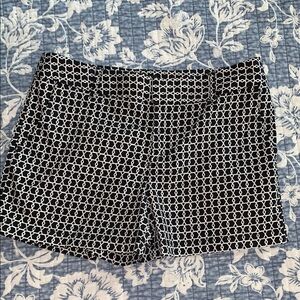Jones New York Black and White Patterned Shorts SIZE 6 Front Pockets All Cotton